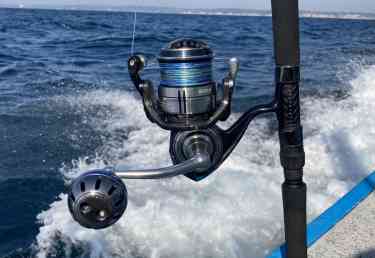 水飛沫を浴びる21セルテートSW 8000-H