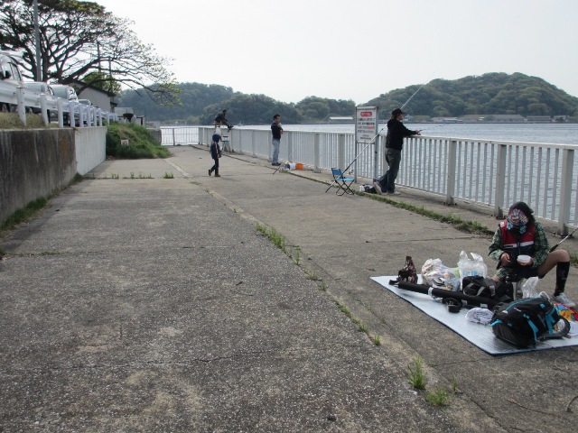 横須賀市・深浦湾の海釣りエリア。安全で子連れ釣行には持って来いの場所ですが、ここは近くにトイレがないため注意。