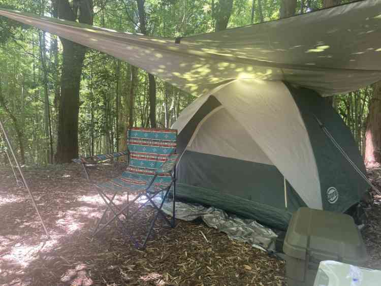 キャンプのテント設営完了