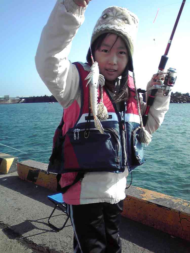娘ははじめての釣りからセンス抜群で、次々と良型の魚を釣り上げていました。写真は25cmのメゴチ。
