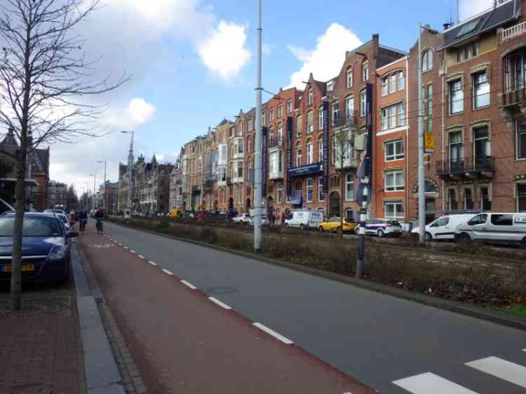 アムステルダムにある自転車道の様子